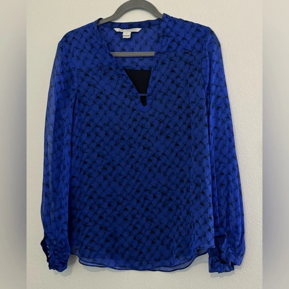 Diane von Furstenberg Tanyana Bishop-Sleeve Silk V-Neck Blouse Blue Print Size 8